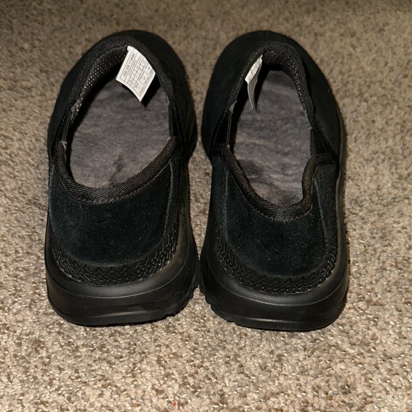 UGG Black Loafers Slip-Ons with Soft Fabric and Rounded Toe - Picture 6 of 9